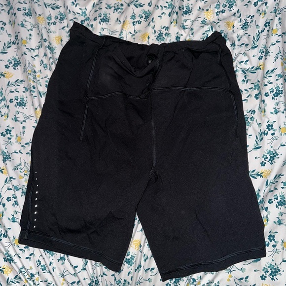 Lululemon black runner bike shorts with reflect and zip pocket - Picture 2 of 2